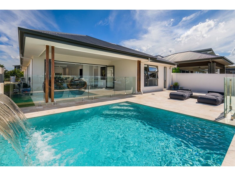 18 North View Street, Hope Island QLD 4212