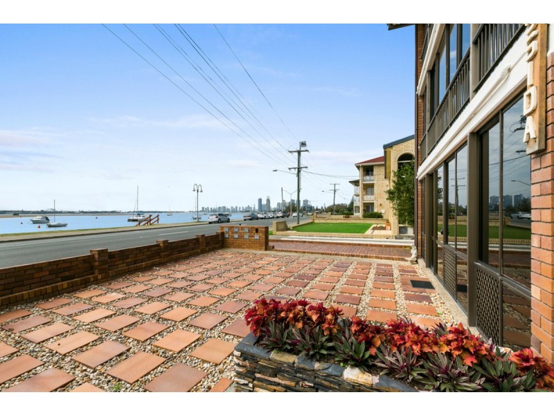 1/268 Marine Parade, Labrador QLD 4215