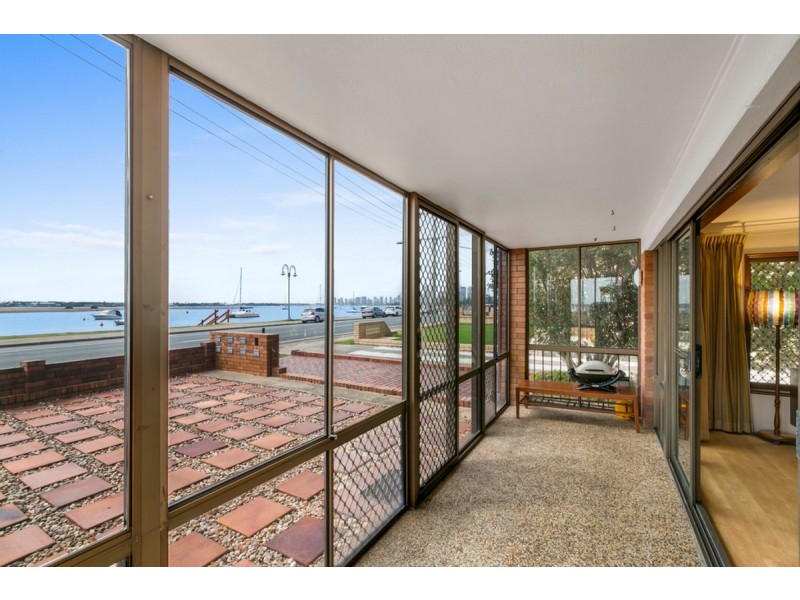 1/268 Marine Parade, Labrador QLD 4215