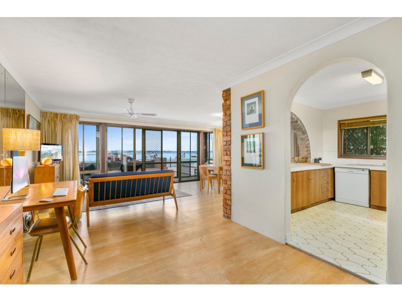 1/268 Marine Parade, Labrador QLD 4215