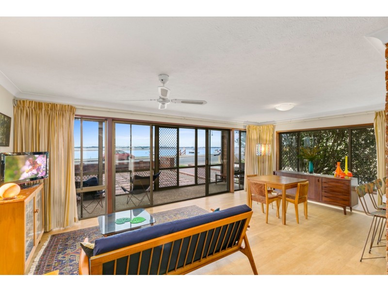 1/268 Marine Parade, Labrador QLD 4215