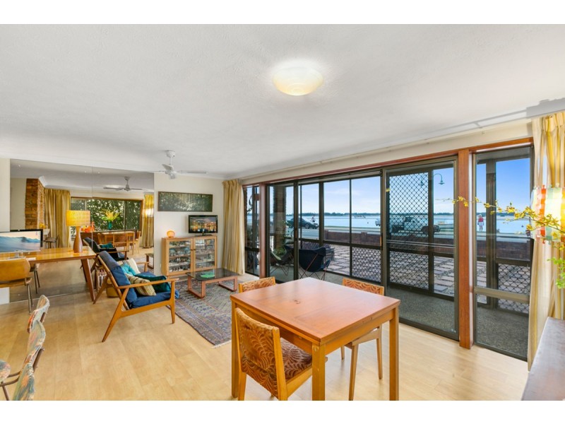 1/268 Marine Parade, Labrador QLD 4215