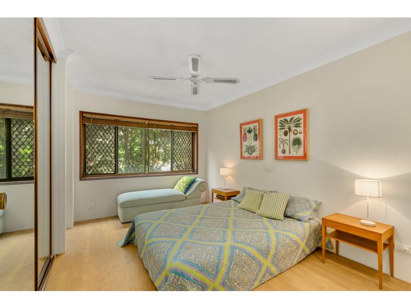 1/268 Marine Parade, Labrador QLD 4215