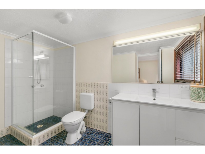 1/268 Marine Parade, Labrador QLD 4215