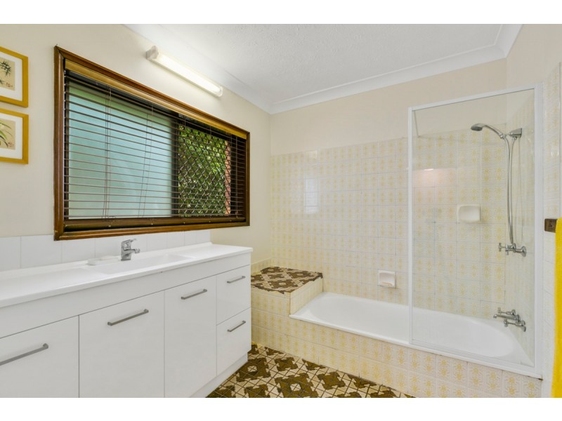 1/268 Marine Parade, Labrador QLD 4215