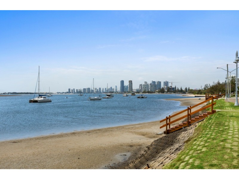 1/268 Marine Parade, Labrador QLD 4215