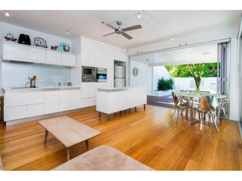 2/17 Errol Avenue, Paradise Point QLD 4216