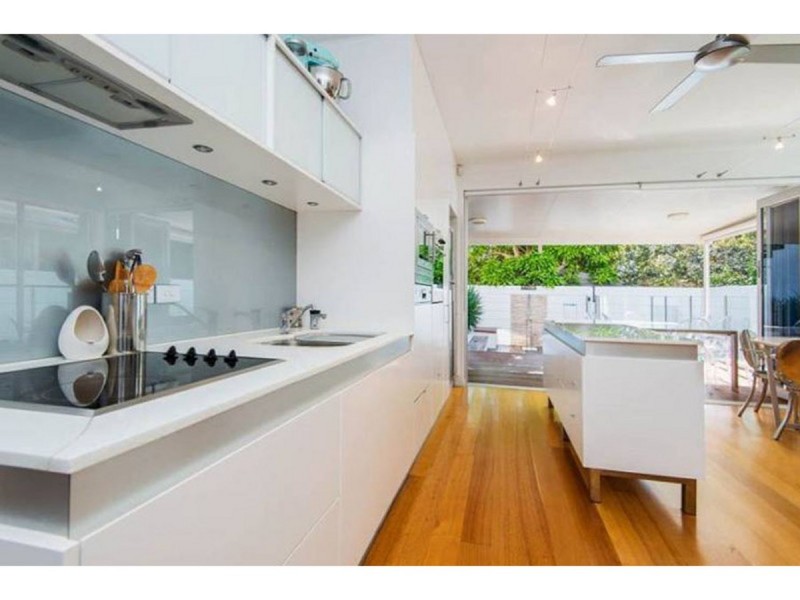 2/17 Errol Avenue, Paradise Point QLD 4216