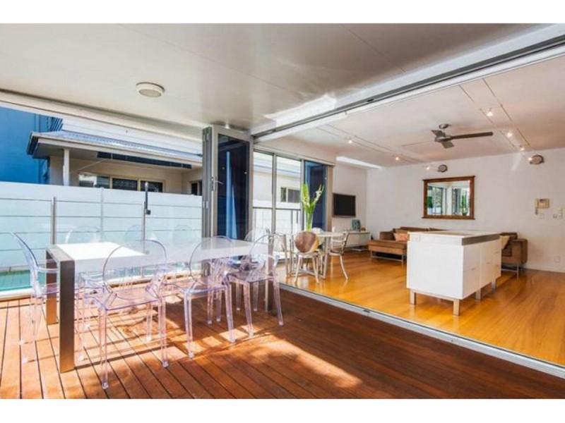 2/17 Errol Avenue, Paradise Point QLD 4216