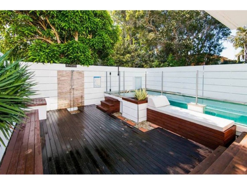 2/17 Errol Avenue, Paradise Point QLD 4216