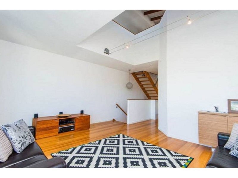 2/17 Errol Avenue, Paradise Point QLD 4216