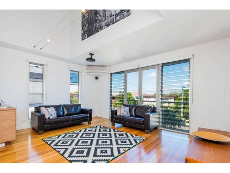 2/17 Errol Avenue, Paradise Point QLD 4216