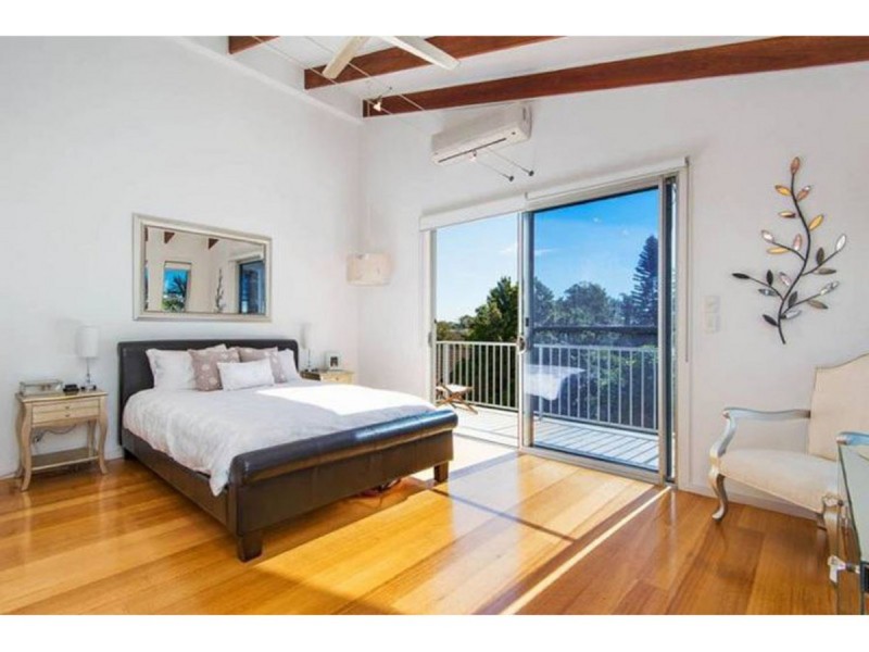 2/17 Errol Avenue, Paradise Point QLD 4216