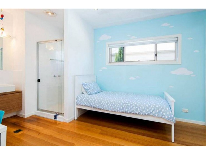 2/17 Errol Avenue, Paradise Point QLD 4216