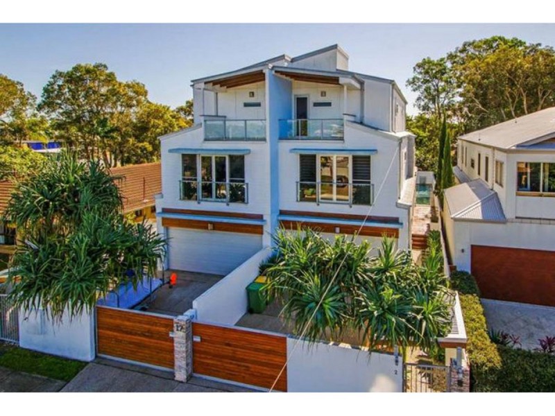 2/17 Errol Avenue, Paradise Point QLD 4216