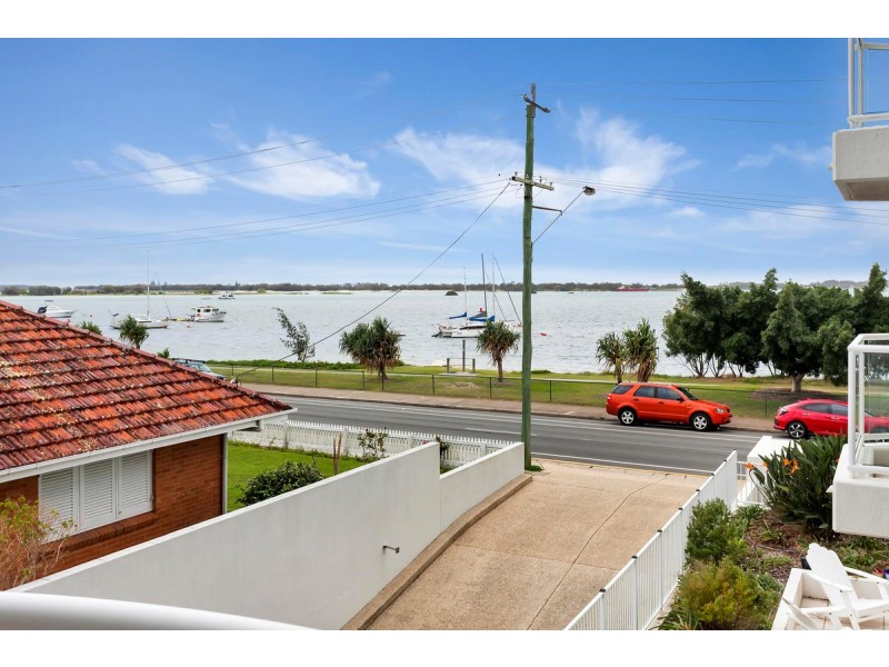 4/242-244 Marine Parade, Labrador QLD 4215