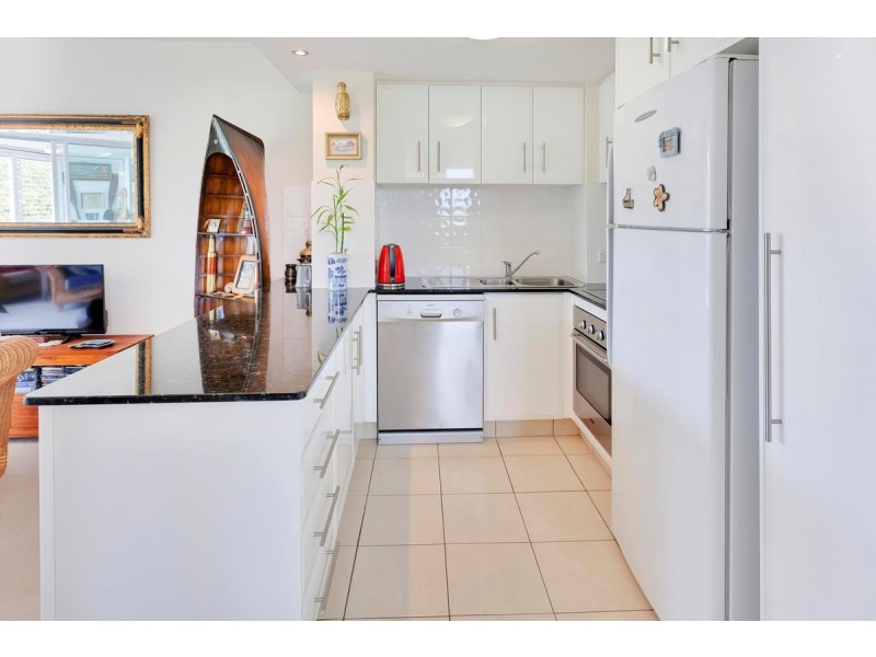 4/242-244 Marine Parade, Labrador QLD 4215