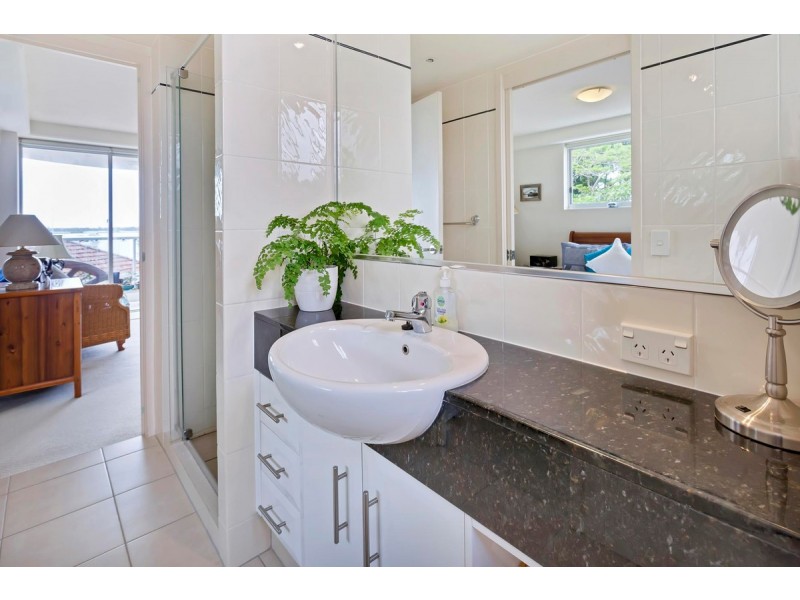 4/242-244 Marine Parade, Labrador QLD 4215