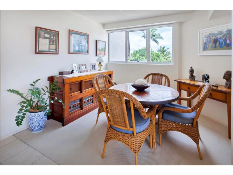 4/242-244 Marine Parade, Labrador QLD 4215