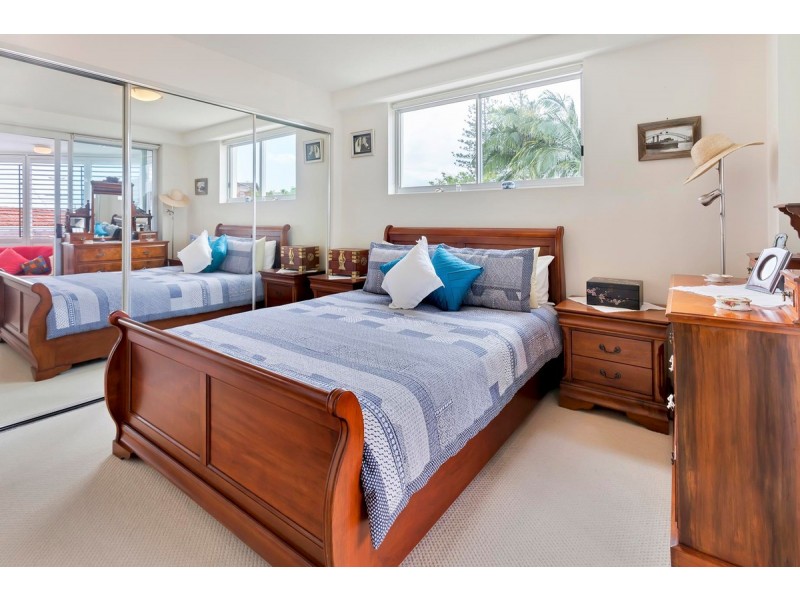 4/242-244 Marine Parade, Labrador QLD 4215