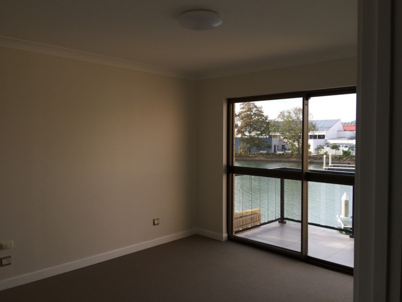 1/112 Bayview Street, Runaway Bay QLD 4216