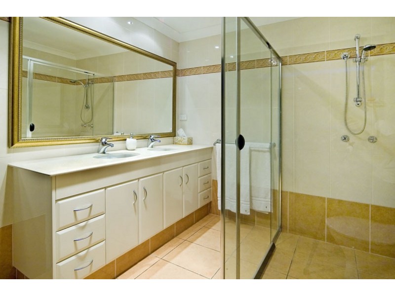 5 Seabreeze Street, Paradise Point QLD 4216