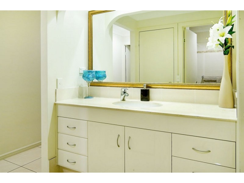 5 Seabreeze Street, Paradise Point QLD 4216