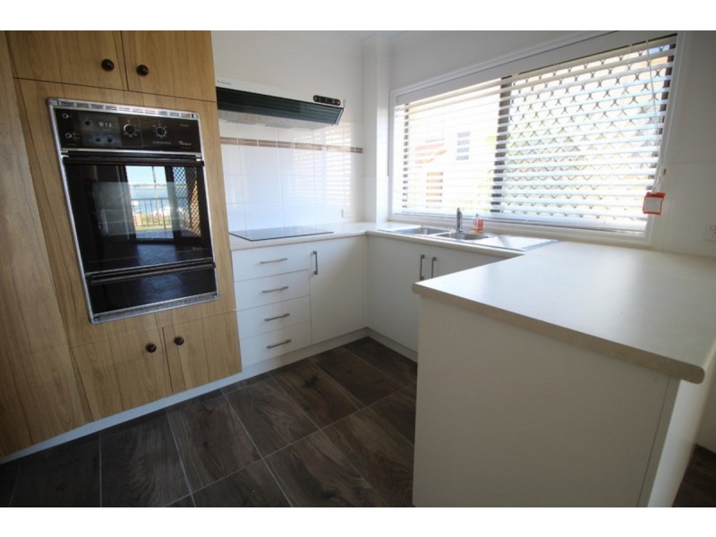 4/252 Marine Parade, Labrador QLD 4215