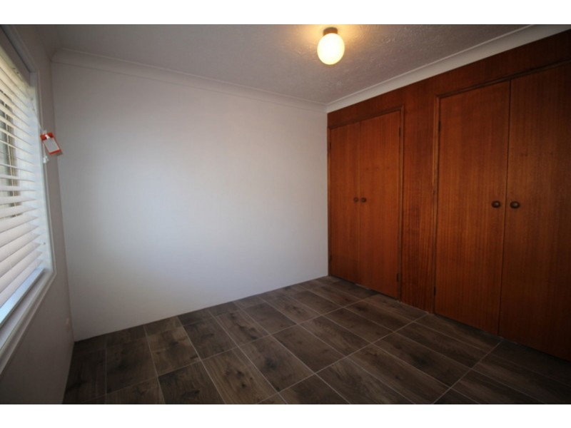 4/252 Marine Parade, Labrador QLD 4215