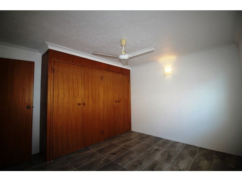 4/252 Marine Parade, Labrador QLD 4215