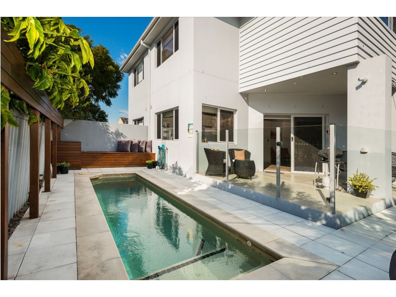 1/151 Bayview Street, Runaway Bay QLD 4216