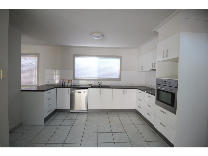 180 Muir Street, Labrador QLD 4215