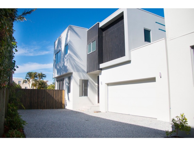 1 & 2/29 Broadwater Street, Runaway Bay QLD 4216