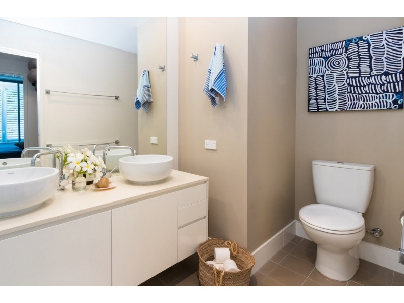 2002/438 Marine Parade, Biggera Waters QLD 4216