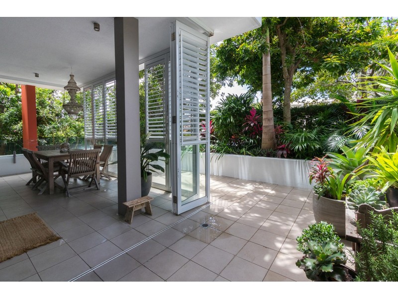 2002/438 Marine Parade, Biggera Waters QLD 4216