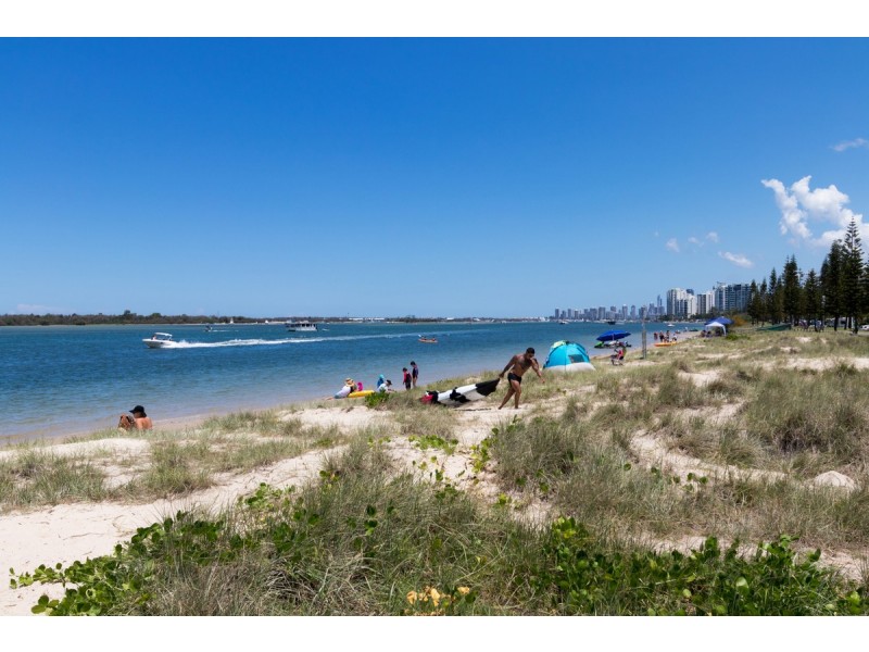 2002/438 Marine Parade, Biggera Waters QLD 4216
