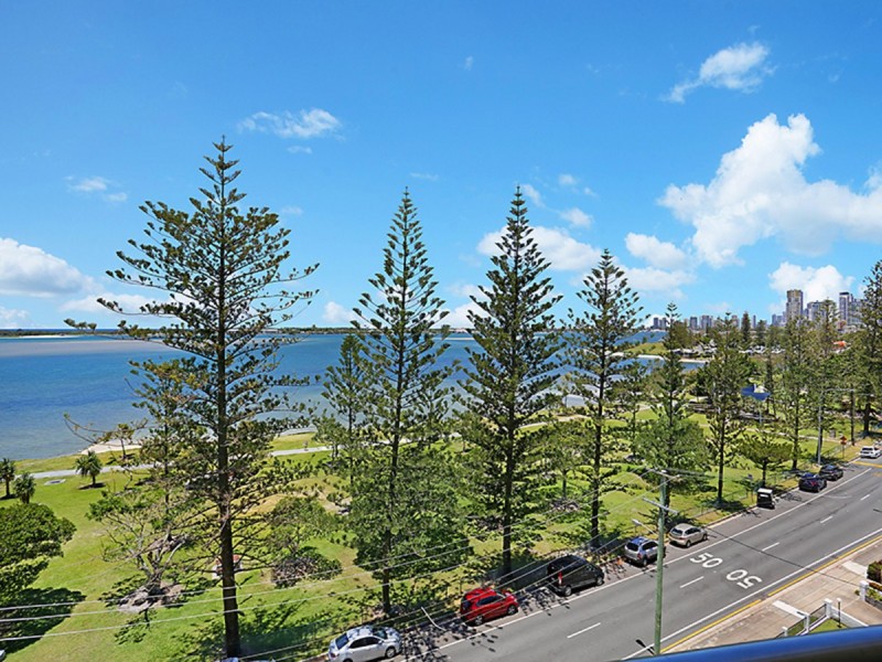 14/204 Marine Parade, Labrador QLD 4215