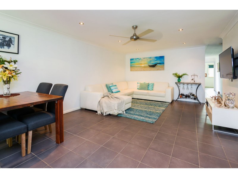 2/16 Maiala Close, Paradise Point QLD 4216