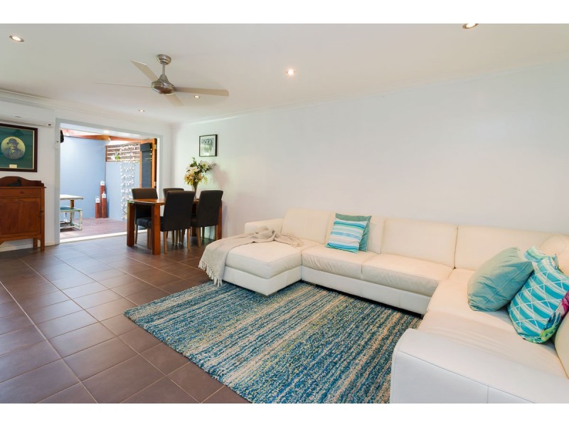 2/16 Maiala Close, Paradise Point QLD 4216