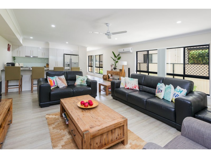 1/9 Broadwater Street, Runaway Bay QLD 4216