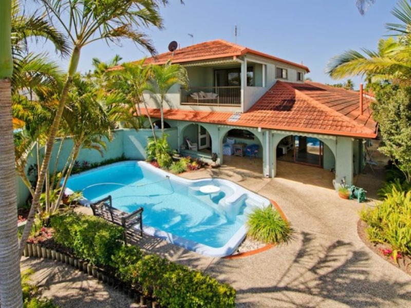 1/14 Bulolo Avenue, Runaway Bay QLD 4216