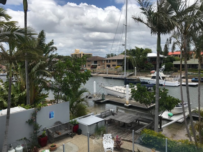 1/14 Bulolo Avenue, Runaway Bay QLD 4216