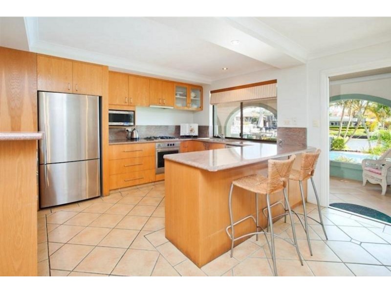 1/14 Bulolo Avenue, Runaway Bay QLD 4216