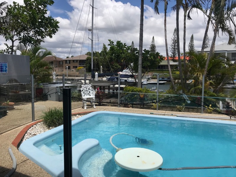 1/14 Bulolo Avenue, Runaway Bay QLD 4216