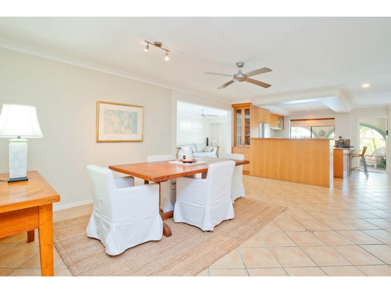1/14 Bulolo Avenue, Runaway Bay QLD 4216
