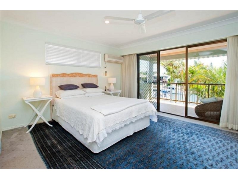 1/14 Bulolo Avenue, Runaway Bay QLD 4216