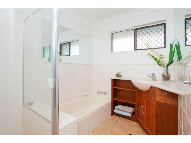 1/14 Bulolo Avenue, Runaway Bay QLD 4216