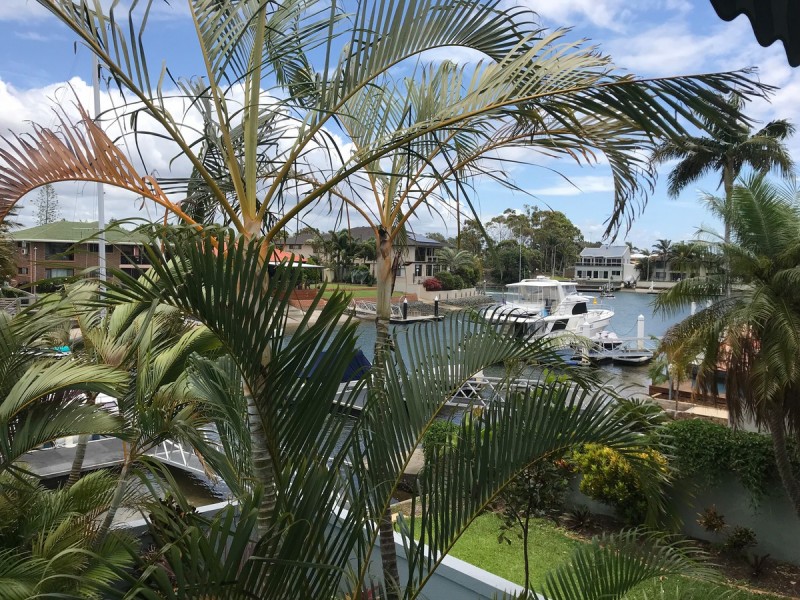 1/14 Bulolo Avenue, Runaway Bay QLD 4216