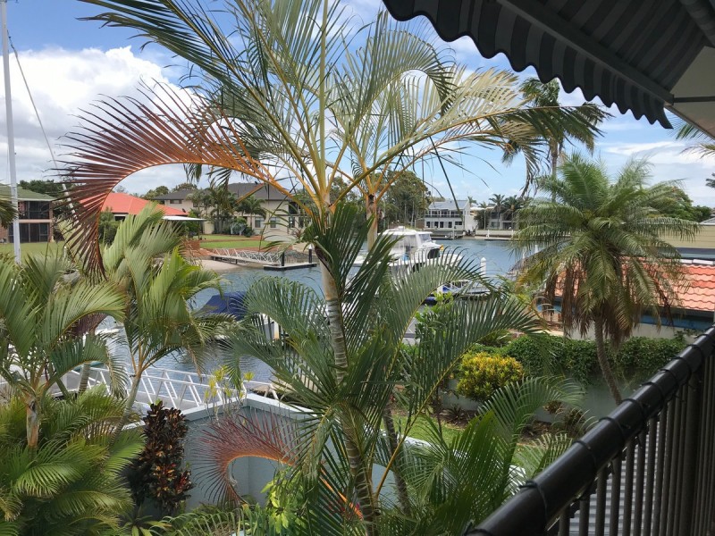 1/14 Bulolo Avenue, Runaway Bay QLD 4216