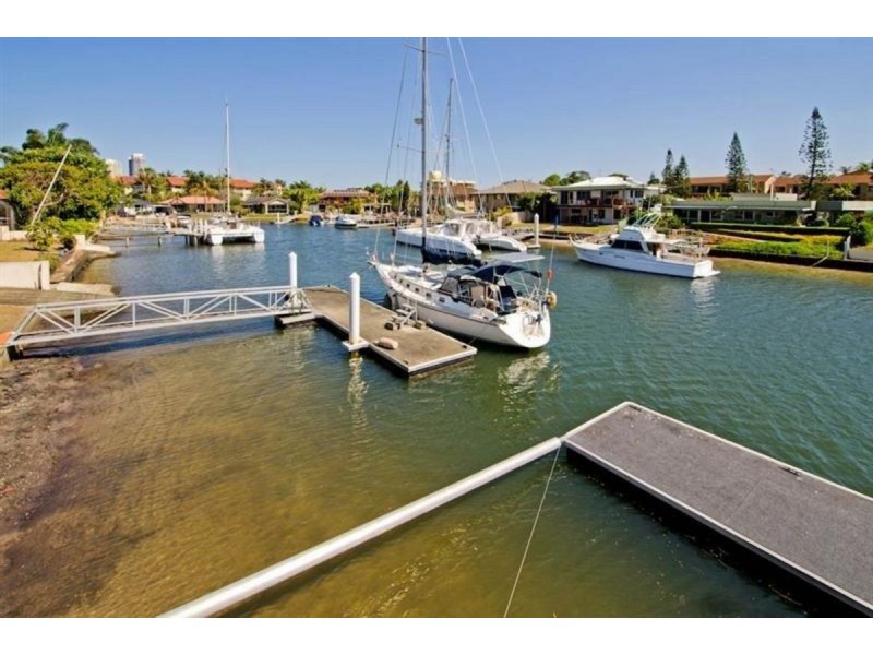 1/14 Bulolo Avenue, Runaway Bay QLD 4216